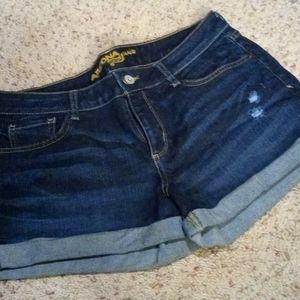 Arizona jean Co. Distressed shorts sz 13